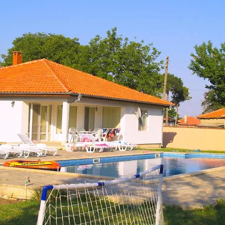 брендън и дезмънд - до балчик - Brendon And Desmond - Near Balchik Dom wakacyjny Sokolovo