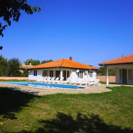 брендън и дезмънд - до балчик - Brendon And Desmond - Near Balchik Hébergement de vacances
