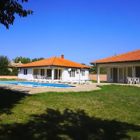 Dom wakacyjny брендън и дезмънд - до балчик - Brendon And Desmond - Near Balchik