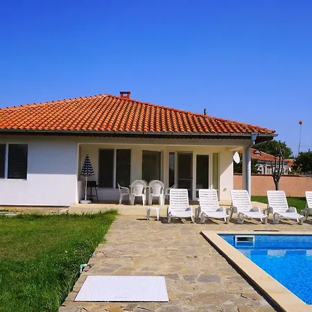 брендън и дезмънд - до балчик - Brendon And Desmond - Near Balchik Hébergement de vacances Sokolovo