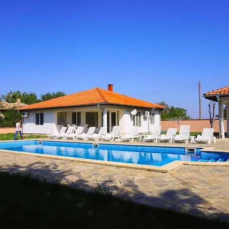 брендън и дезмънд - до балчик - Brendon And Desmond - Near Balchik Dom wakacyjny
