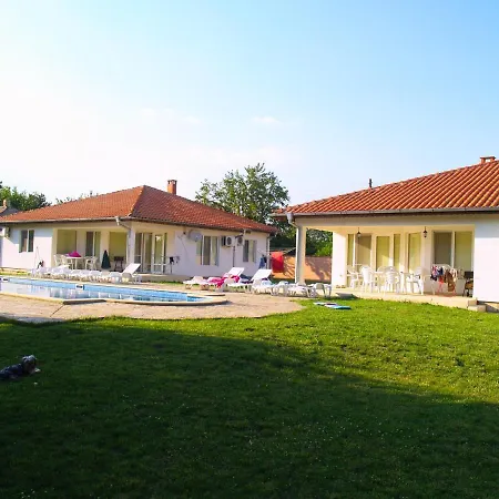 брендън и дезмънд - до балчик - Brendon And Desmond - Near Balchik Dom wakacyjny