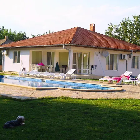 брендън и дезмънд - до балчик - Brendon And Desmond - Near Balchik Dom wakacyjny Sokolovo